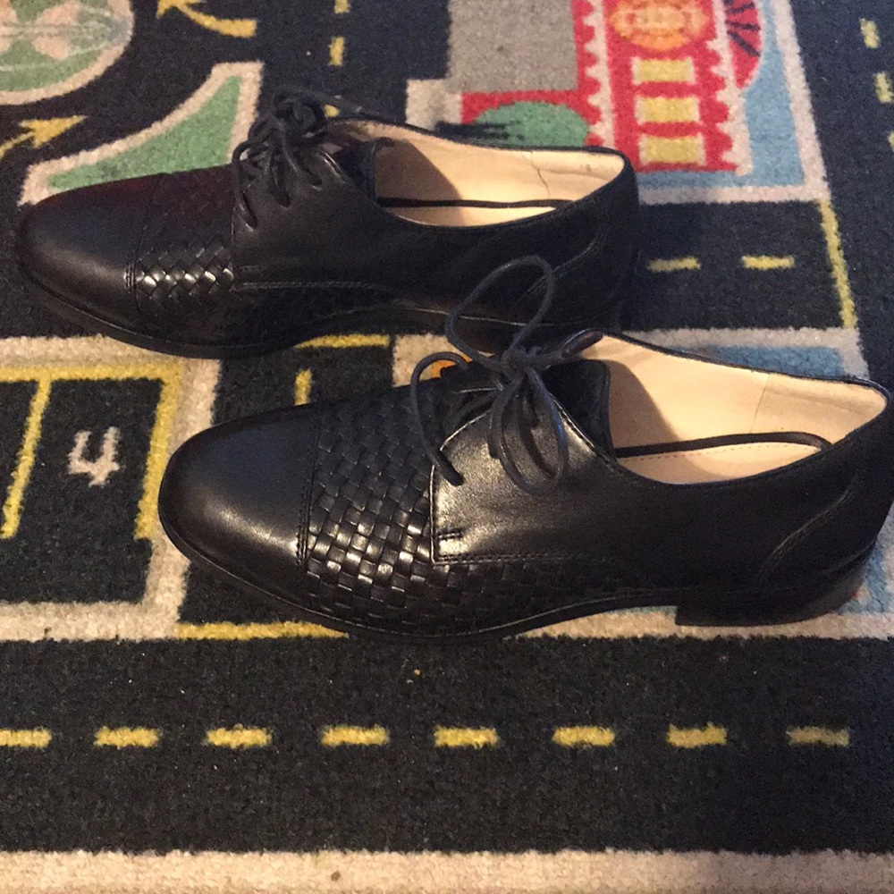 Cole Haan Grand Weave Oxfords size 6